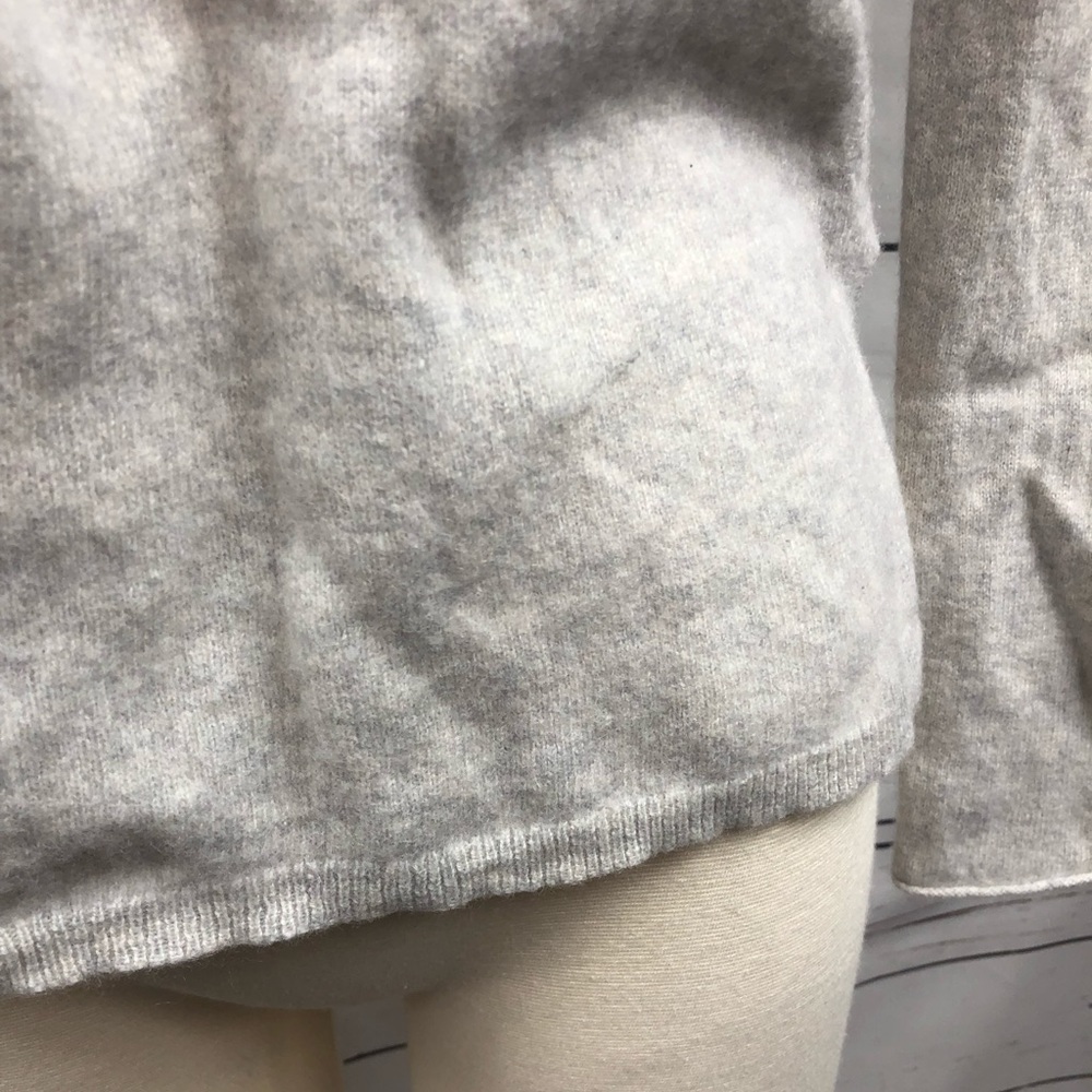 Saks Fifth Ave Grey Cashmere‎ Sweater - Picture 2 of 8